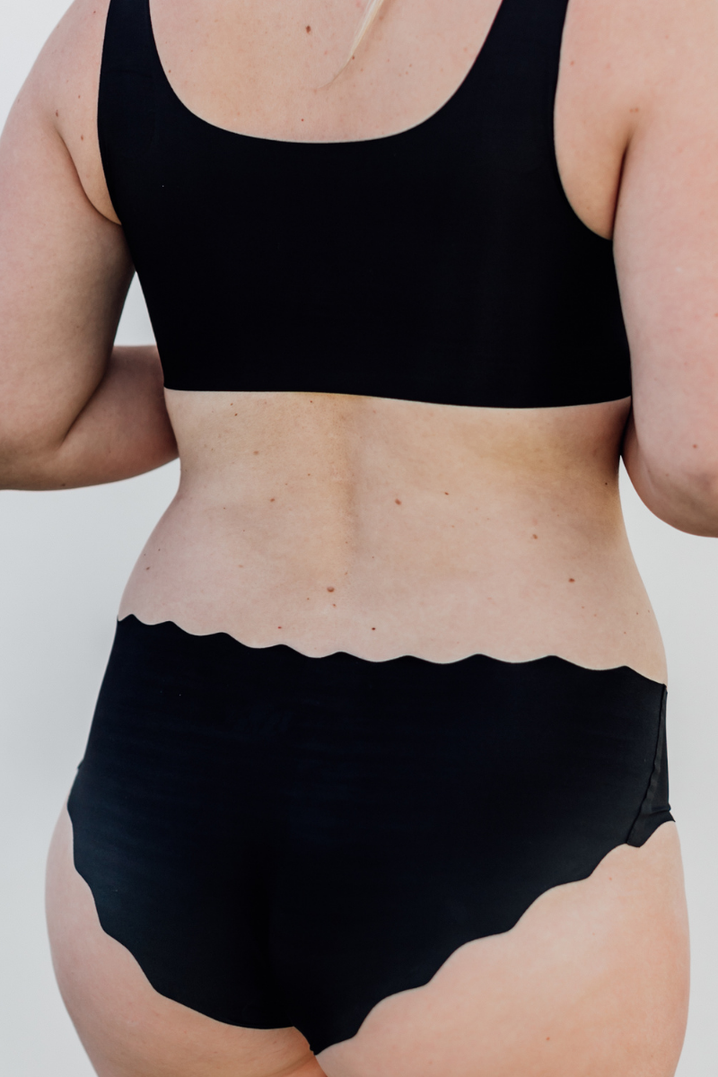 Nikki | Seamless Super stretch Sports Bra | Black