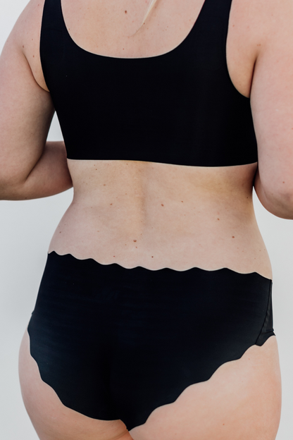 Nikki | Seamless Super stretch Sports Bra | Black